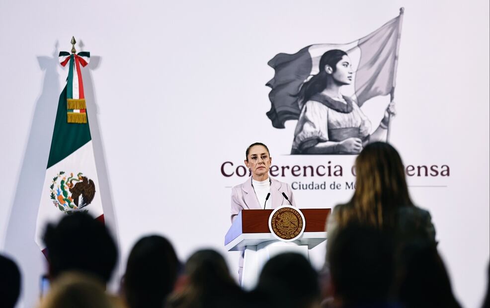 La Mandataria destacó el Modelo Mexicano de Movilidad Humana para atender la migración, aplicado en el gobierno pasado, y pidió al canciller Juan Ramón de la Fuente darle seguimiento mediante los programas de apoyo a través de Amexcid. Foto: EFE