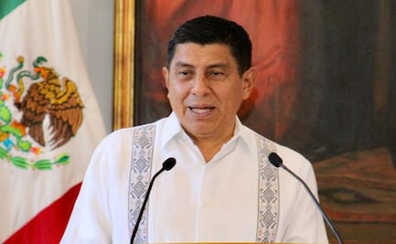 Gobernador de Oaxaca anuncia devolución de 630 plazas a trabajadores; intentó despedir a mil 344 burócratas