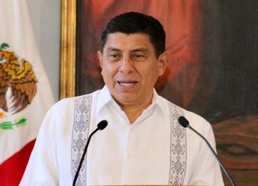 Gobernador de Oaxaca anuncia devolución de 630 plazas a trabajadores; intentó despedir a mil 344 burócratas