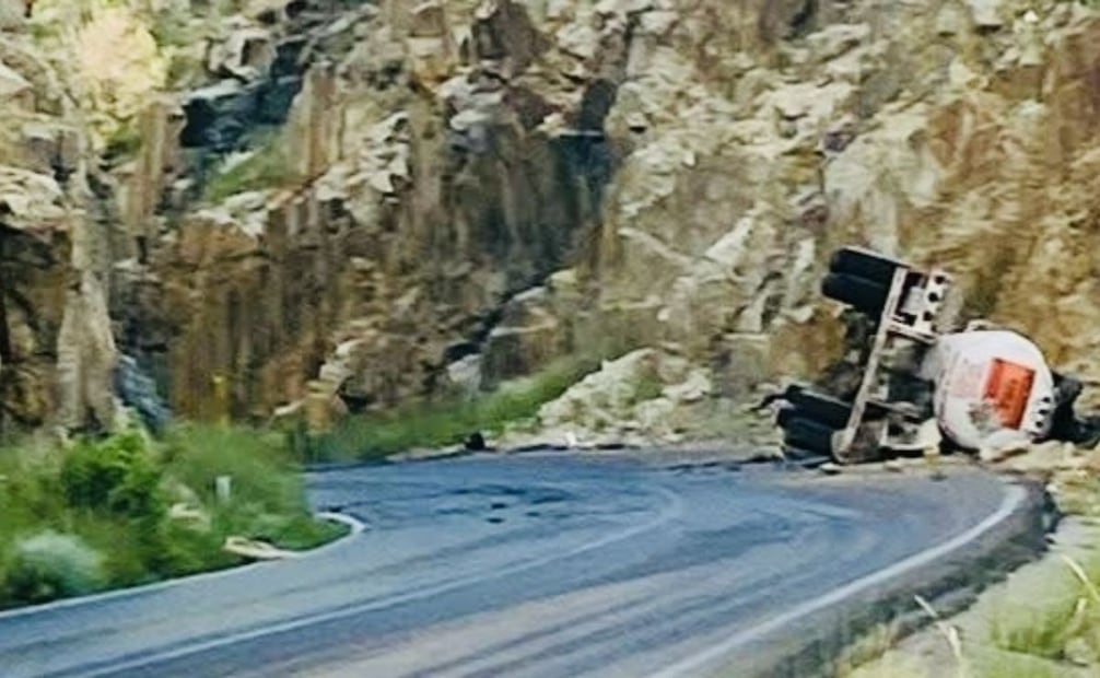 Derrame de 12 mil litros de ácido sulfúrico provoca emergencia ambiental en Cananea, Sonora; evalúan daños al suelo.
(02/09/26) Foto: Especial.