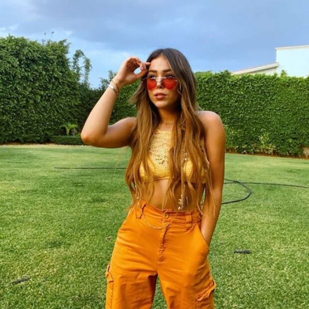 Danna Paola luce el mini top que querrás usar cuando pase la cuarentena