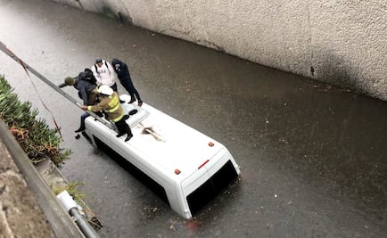 Turistas quedan varados por inundación en Toluca