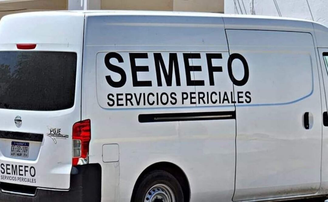 Trasladan al Semefo el cuerpo semienterrado que fue hallado en carretera de Comondú, Baja California Sur (10/06/2025). Foto: Especial