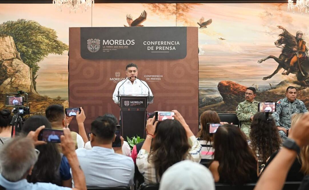 El Secretario de Seguridad y Protección Ciudadana de Morelos, Miguel Ángel Urrutia Lozano, dio los detalles de la detención de 28 personas en conferencia de prensa. Foto: Facebook @GobiernoEstadoDeMorelos