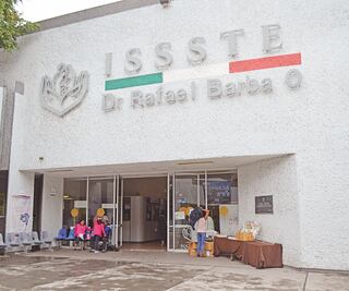 Acusan vacunación de “externos” en hospital de Morelos