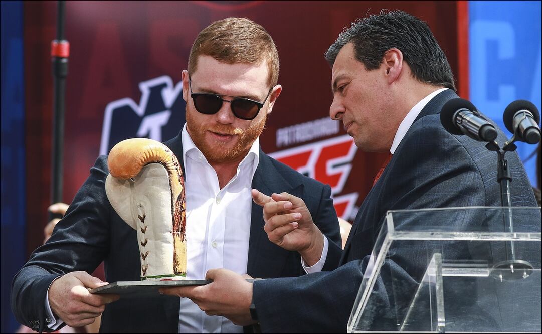 MAURICIO SULAIMÁN, PRESIDENTE DEL CMB, JUNTO AL CANELO ÁLVAREZ - FOTO: IMAGO7