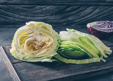 Para qué sirve tomar jugo de col con limón