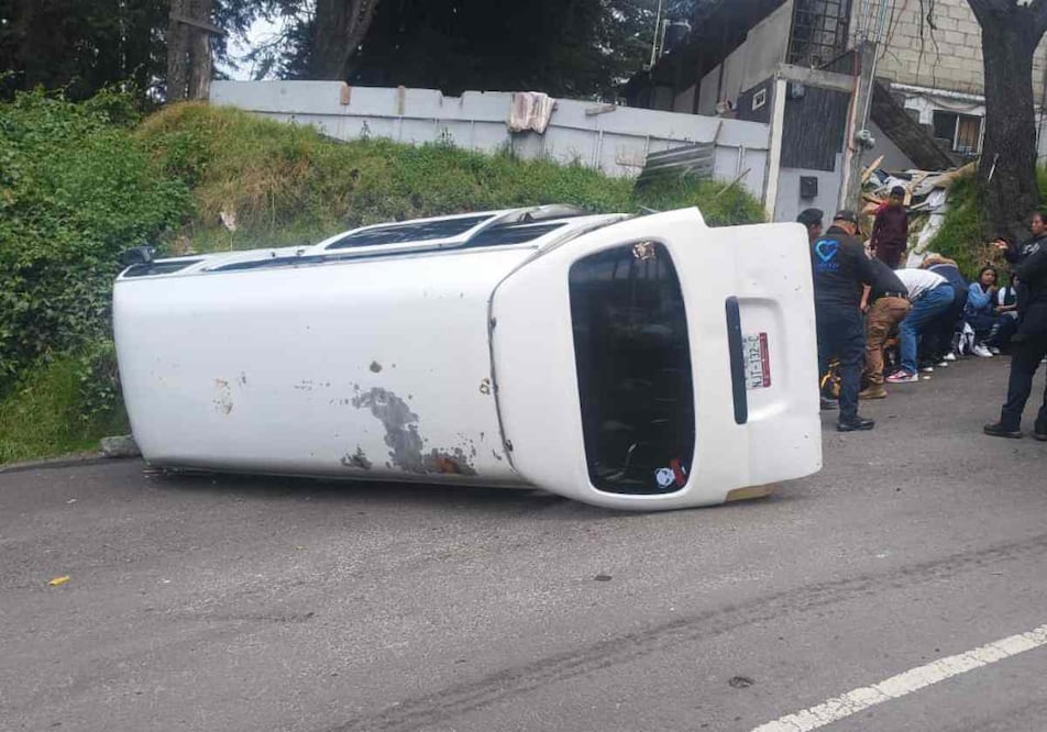De acuerdo con los primeros reportes, en el vehículo viajaban adolescentes de entre 13 y 14 años de edad. Foto: Especial