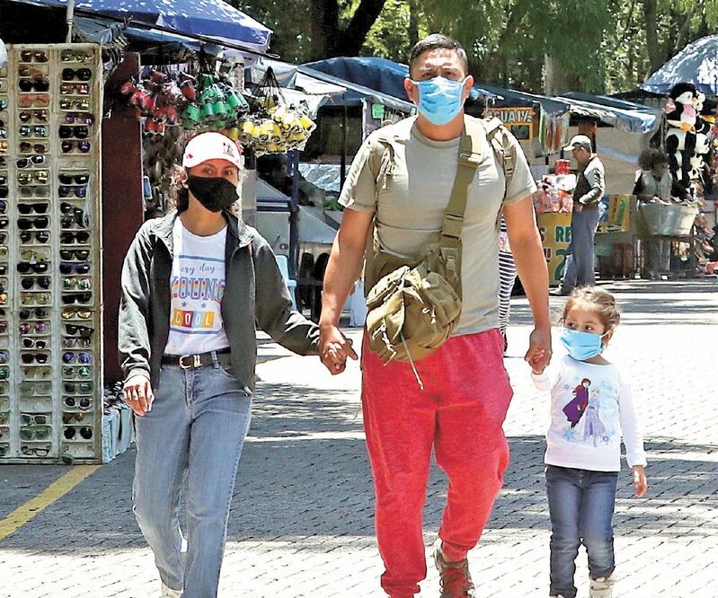 Son pocas las familias y parejas que visitan el Bosque de Chapultepec con fines recreativos. Foto: BERENICE FREGOSO. EL UNIVERSAL