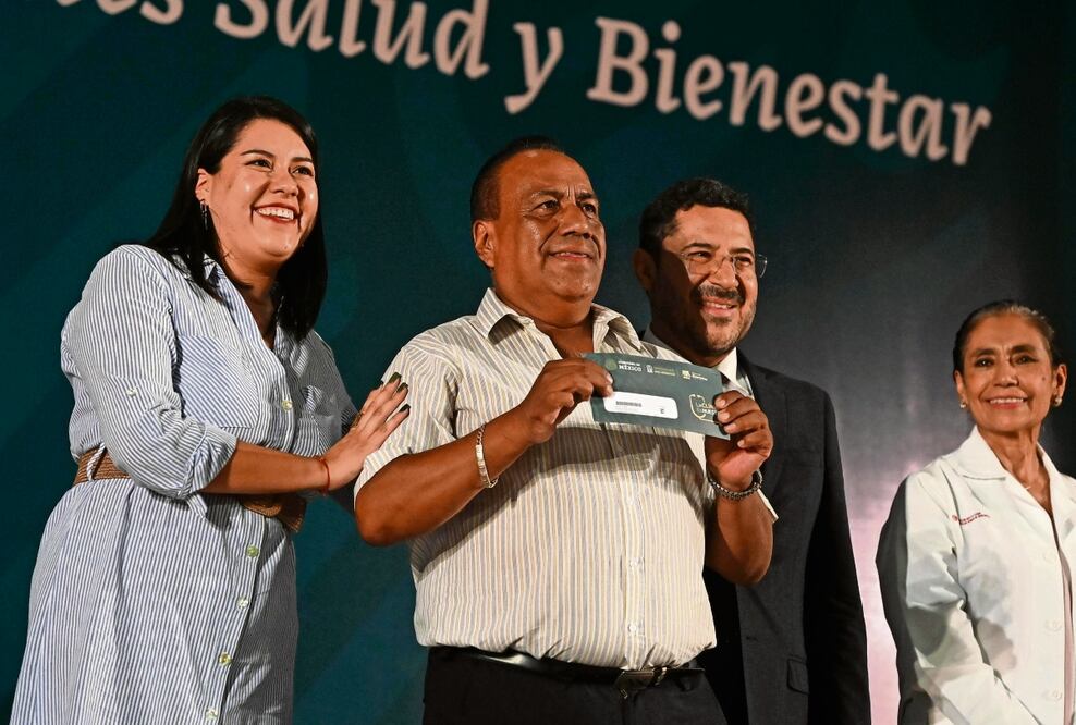 Se entregaron tarjetas a quienes integrarán los Comités de Salud. Foto Especial