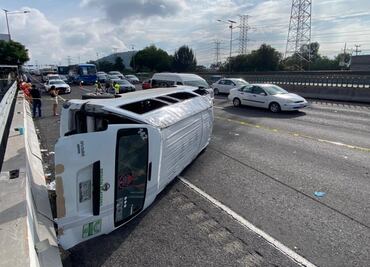 Accidente en la México-Pachuca: muere pasajero en volcadura de transporte público; 13 más resultan heridos