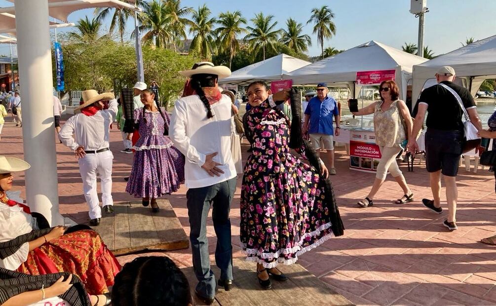 Puerto guerrerense el Crucero Europa 2. Foto: Especial