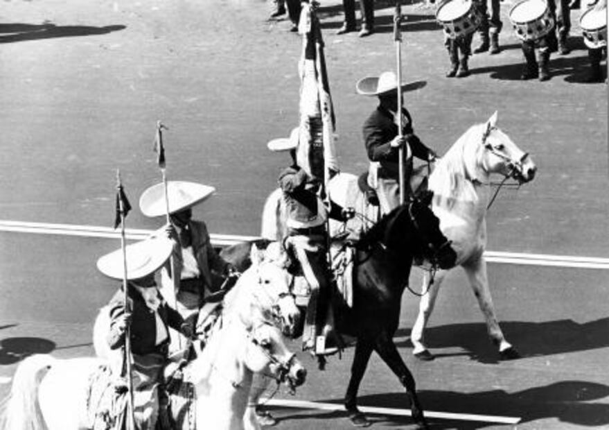 Por qué el 20 de noviembre desfilan deportistas y no militares