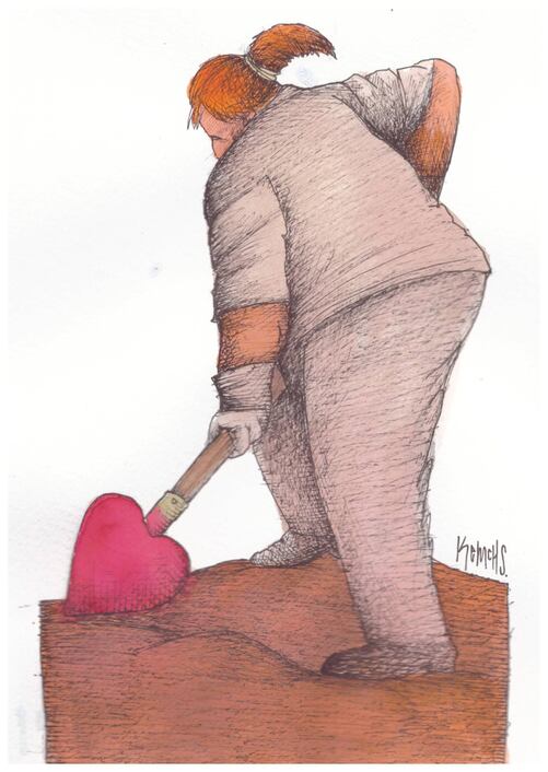 Mujeres tras sus hijos