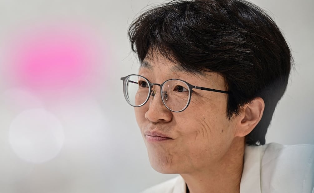 Kim Mi-soon, directora del Centro Nacional de Respuesta a los Delitos Sexuales Digitales, explica la estrategia de Corea del Sur para combatir los delitos sexuales digitales (01/08/206). Foto: AFP