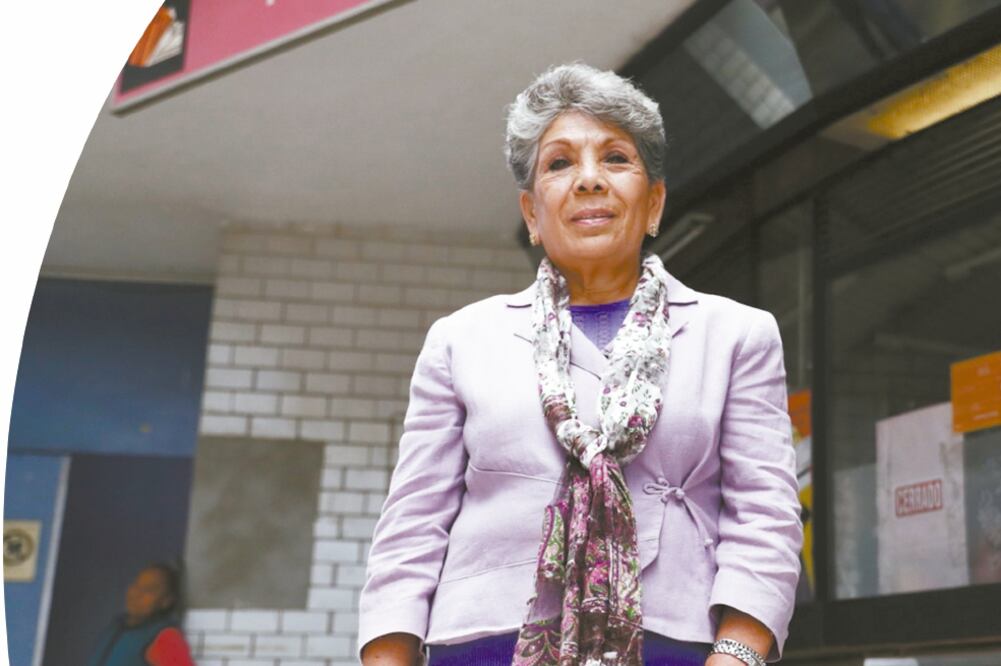 Cuando Maricela entró a trabajar su uniforme era una gorra y falda naranja con una blusa blanca con el logo del Metro. Fotos: DIEGO SIMÓN. EL UNIVERSAL