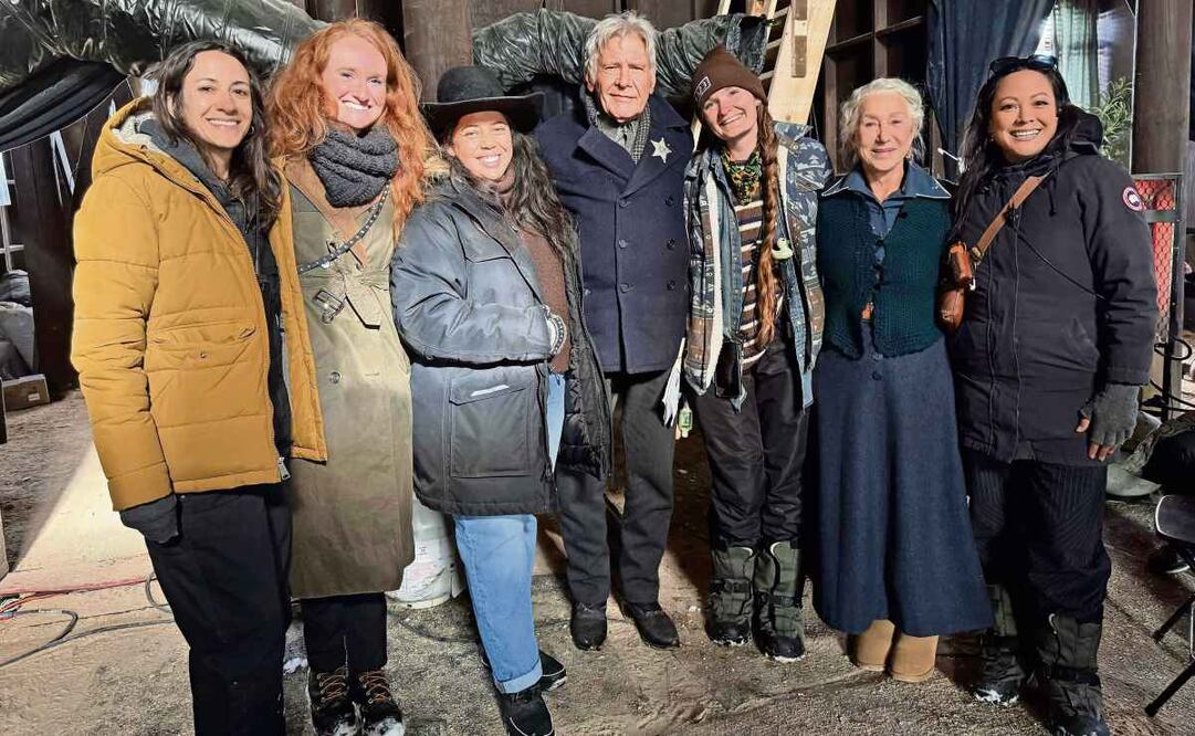 Gaby y el equipo han grabado la serie a menos 12 grados. Foto: Cortesía Gaby Acosta