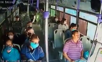 Vinculan a proceso a hombre que apuñaló a su expareja en un autobús en Sinaloa