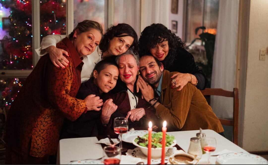 Teresa Sánchez, Emma Dib, Ruth Ramos, Andrés David, Melissa Rosales, Coralia Manterola y Alexandra García integran el elenco de este largometraje contado en la víspera navideña.