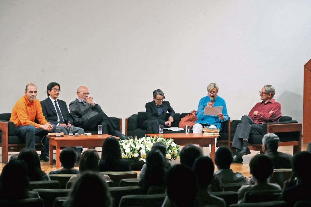 La lectura de su obra, fue el mejor homenaje a Paz, ayer en el Palacio de Bellas Artes. Foto: IRVIN OLIVARES. EL UNIVERSAL