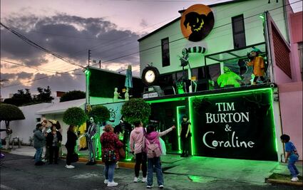 Casas de terror en Lindavista se vuelven virales y atraen visitantes que acuden a tomarse fotografías