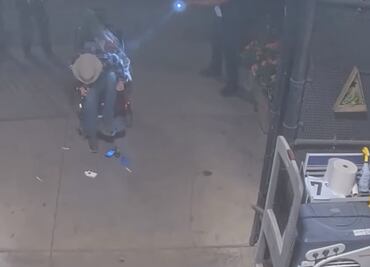 Captan en video a policía de EU que disparó 9 veces a hombre en silla de ruedas