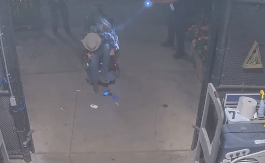 El jefe de policía de Tucson, Chris Magnus, señaló que el agente fue despedido del cargo. Foto: Tomada del video 