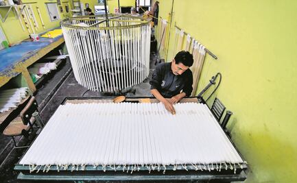 Sobreviven a la industrialización; “Comienza con una mecha colgada”, cuenta