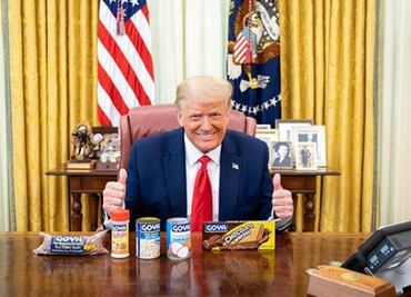 Ivanka y Donald Trump causan polémica por posar con productos "para latinos"