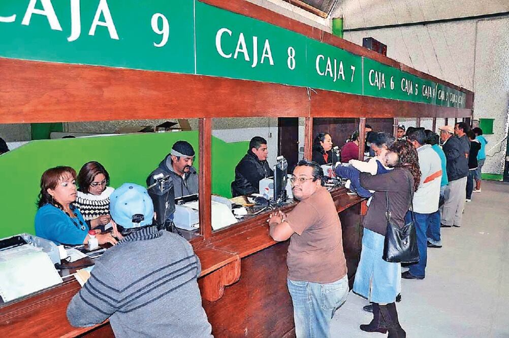 Pese al avance, los ingresos tributarios cayeron 0.9 puntos del PIB en 2017, consecuencia del descenso de la recaudación del IEPS. Foto: ARCHIVO EL UNIVERSAL