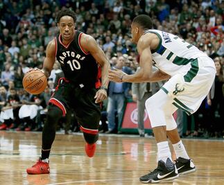 Raptors echa a Bucks