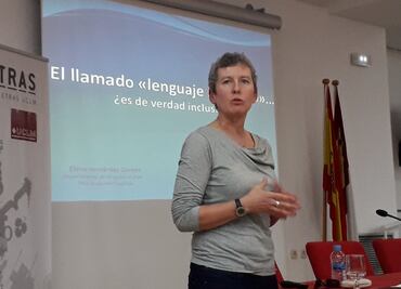 El lenguaje inclusivo es una moda: directora de departamento de la RAE