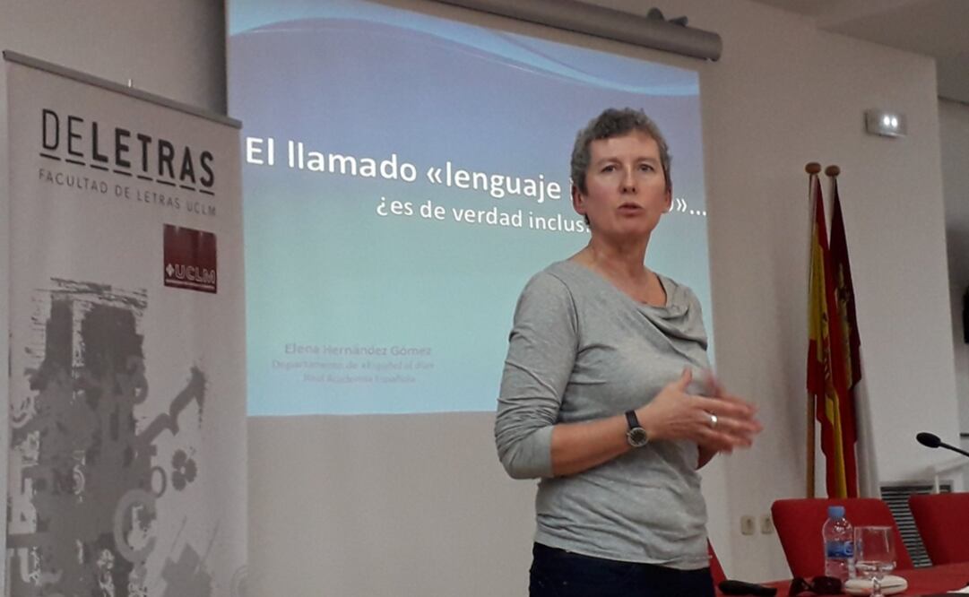 Elena Hernández, directora del Departamento de "Español al día" de la Real Academia Española. Foto: Twitter / Facultad de Letras UCLM