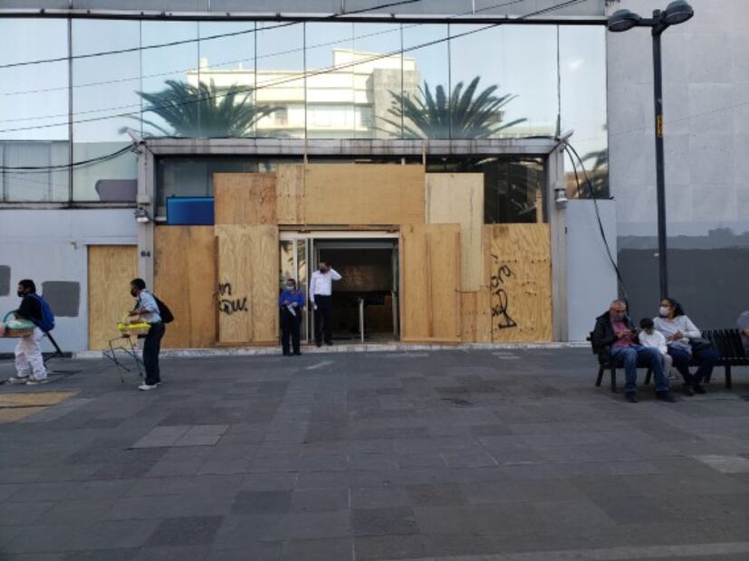 Protegen negocios previo a marcha por violencia contra la mujer