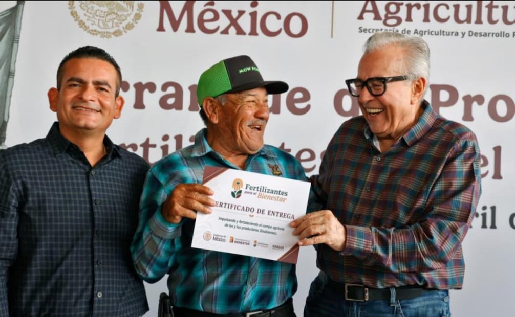 El gobernador Rubén Rocha encabezó el 30 de abril de 2026 en Navolato el inicio del programa de Fertilizantes para el Bienestar, un día después de ser acusado en EU. Foto: Especial
