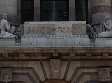 Santander advierte sobre márgenes de reducción de tasas de interés; hipotecas no subieron igual que referencia de Banxico, afirma