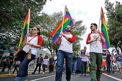 Iniciativa de bodas gay divide a población