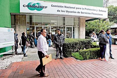 Grandes bancos fallan en atención