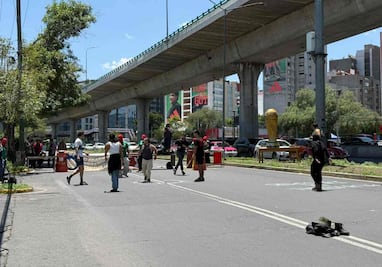 Realizan bloqueo en Periférico Sur como parte de la “Intervención gráfica antimundialista”; provoca afectaciones viales