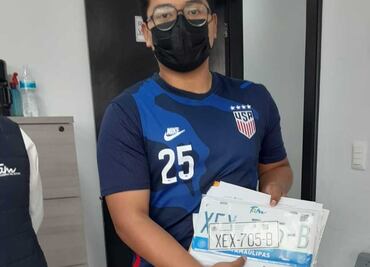 Juan Carlos es dueño del primer auto chocolate legalizado en Reynosa