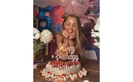 Danna Paola celebra sus 25 años en día de sismo y con lluvia