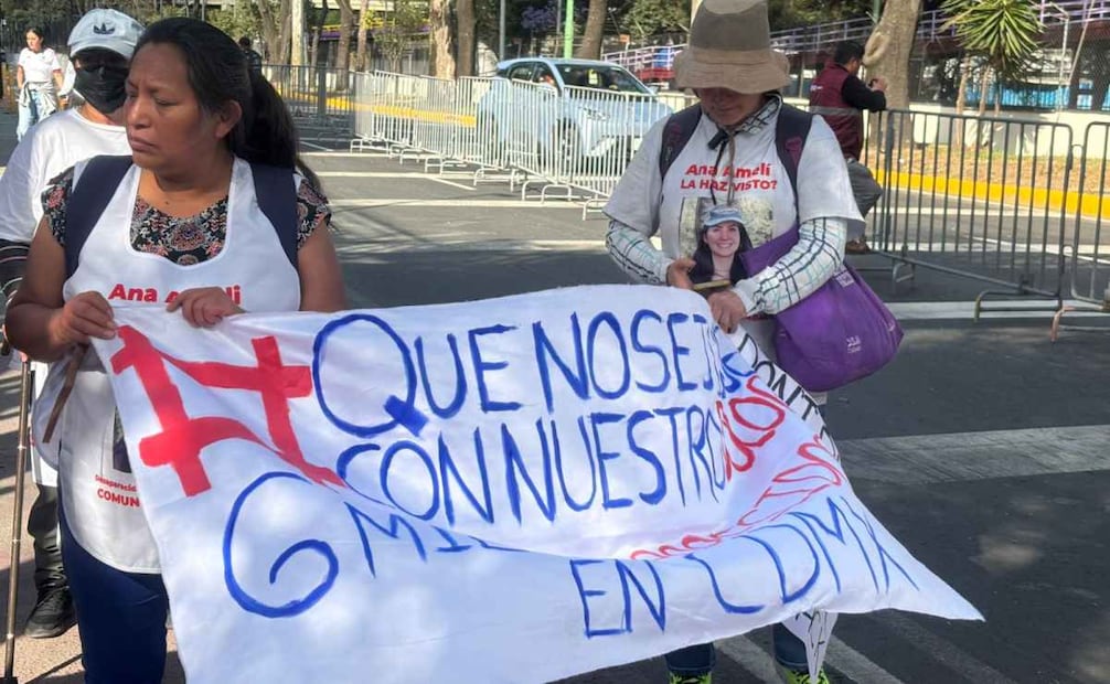 La movilización fue encabezada por Vanessa, madre de Ana Ameli, joven desaparecida el 12 de julio de 2025 mientras realizaba senderismo en la zona del Ajusco. Foto: Juan Carlos Williams / EL UNIVERSAL.