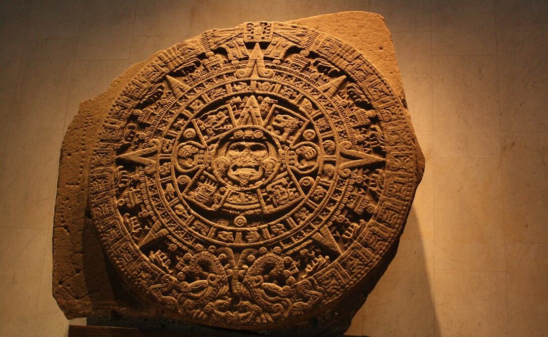 La "Piedra del Sol", mejor conocido como "Calendario Azteca", en el Museo Nacional de Antropología. Foto: Altazor 007 para Pixabay.