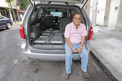 En ataúd, el último viaje de los repatriados