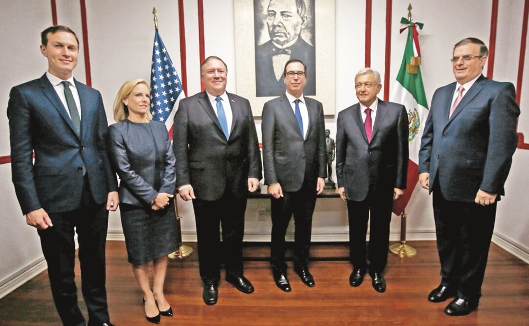 Una representación de EU, encabezada por Mike Pompeo, secretario de Estado (tercero de izq. a der.), se reunió con AMLO el pasado día 13.