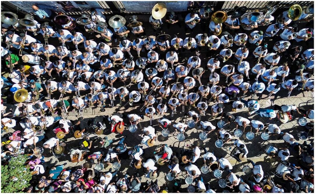 Músicos y estudiantes crearon una fiesta inolvidable con aguachile y ocho horas de música en vivo durante el festival "Jalemos con la Banda" en Culiacán, Sinaloa (21/11/2024). Foto: José Betenzos / Cuartoscuro.com