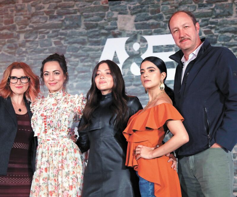 La productora Jess More; Mayra Hermosillo, Teresa Ruiz, Paulina Gaitán y Rodrigo Murray. EFE