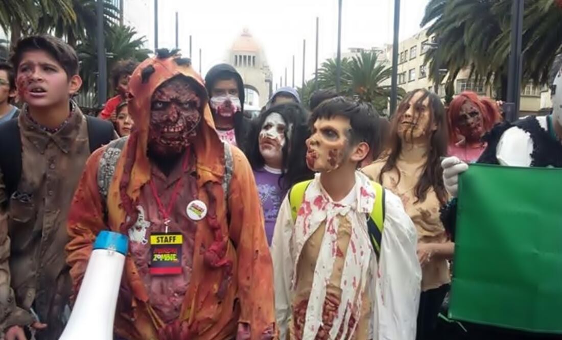 Reforma Avenue was closed due to the Mexican version of the 'Zombie Walk'. They are of the slow-moving variety and caused some traffic problems for living people. (Photo: SPECIAL)