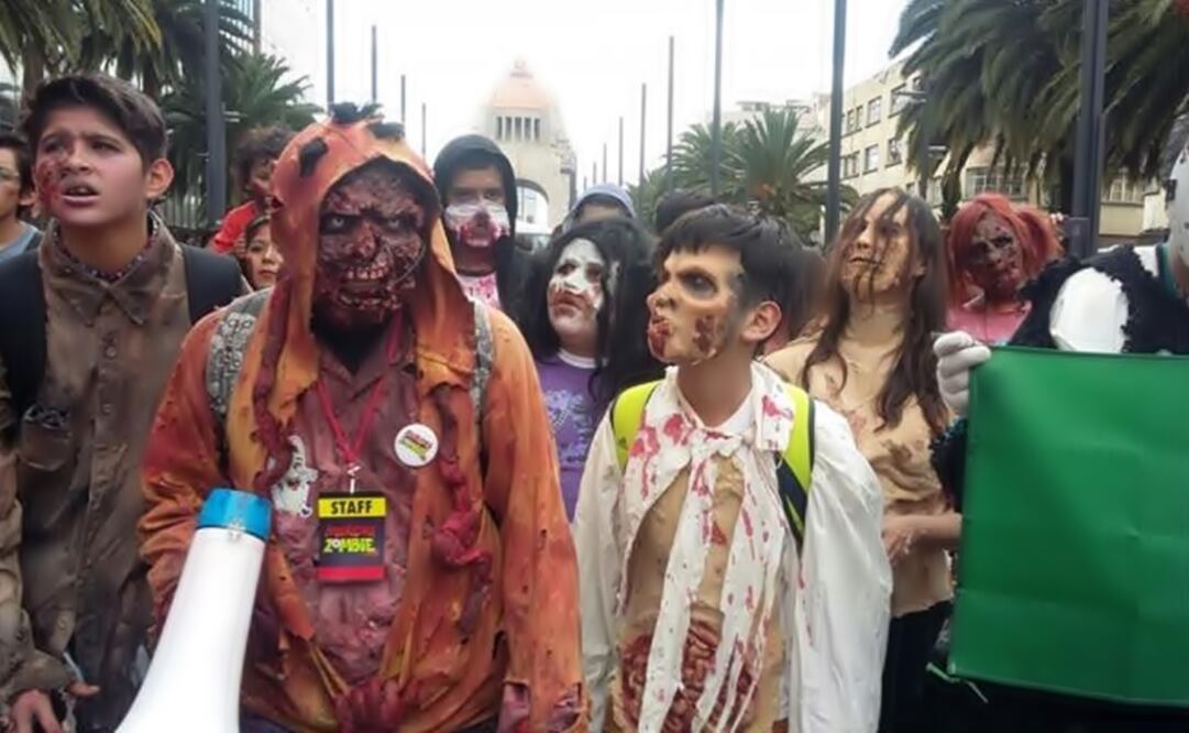 Reforma Avenue was closed due to the Mexican version of the 'Zombie Walk'. They are of the slow-moving variety and caused some traffic problems for living people. (Photo: SPECIAL)