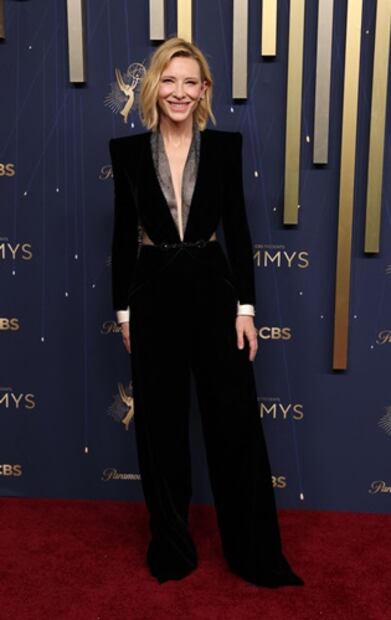 Cate Blanchet optó por un jumpsuit con transparencias y escote al frente. Foto: AFP.